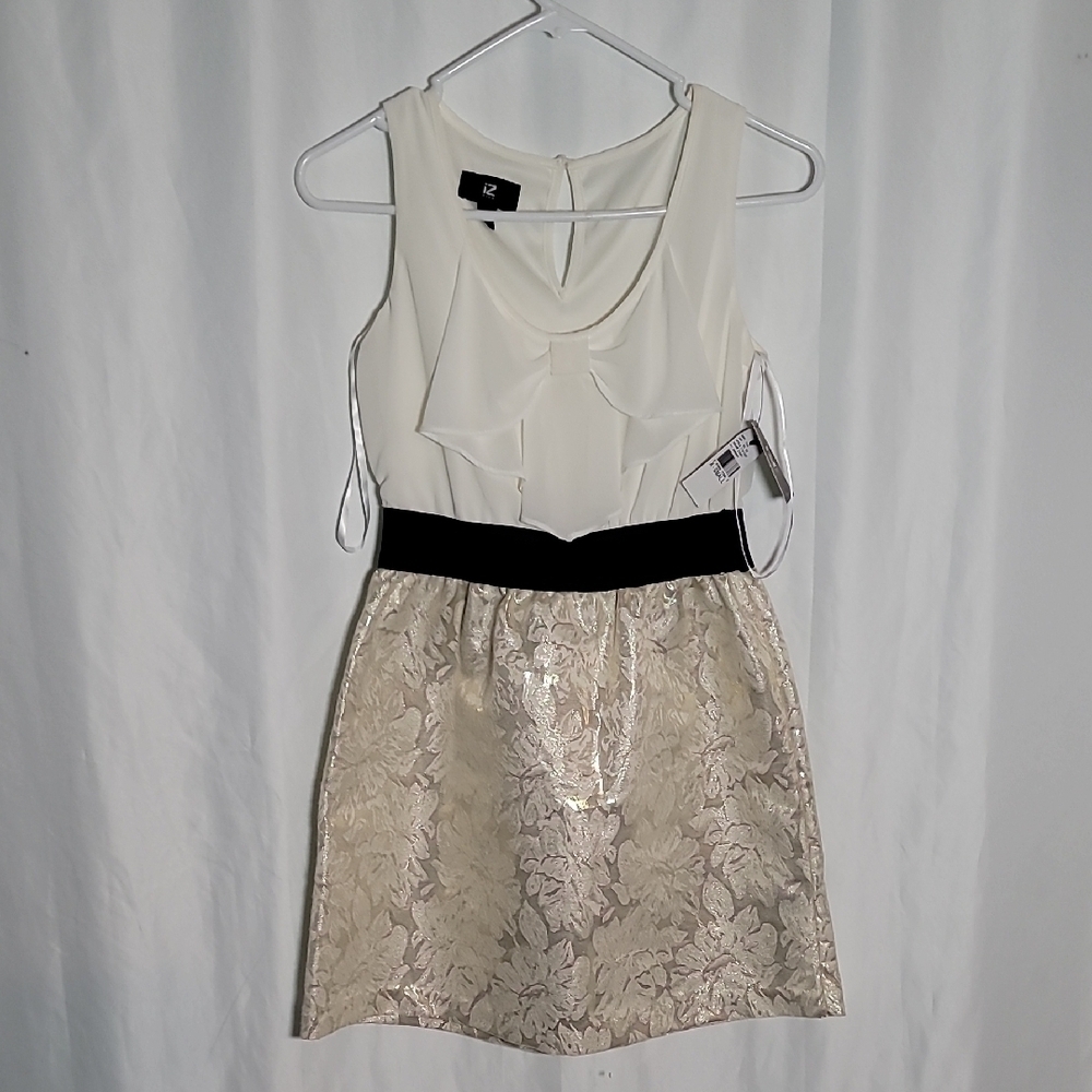Iz Byer White and Black Sheath Mini Dress V-Neck Sleeveless